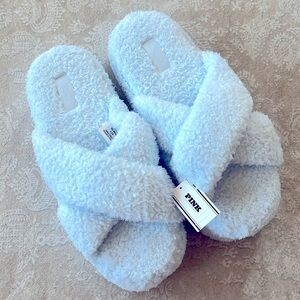 Brand New PINK Victoria’s Secret Cozy Fleece Platform Slippers Criss Cross Strap